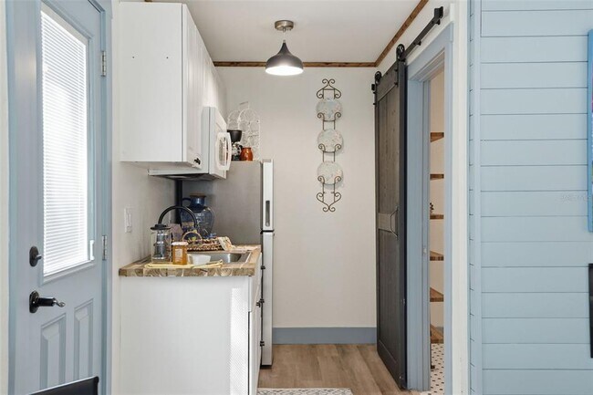 Building Photo - 759 Lantana Ave