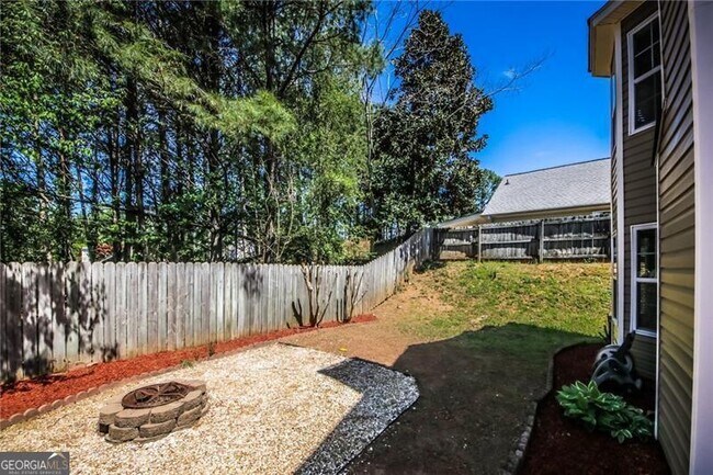 Building Photo - 121 Stoneforest Dr