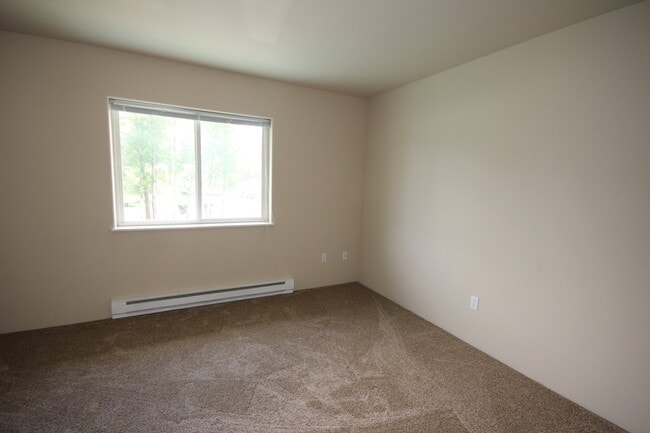 Building Photo - 144 3rd St W