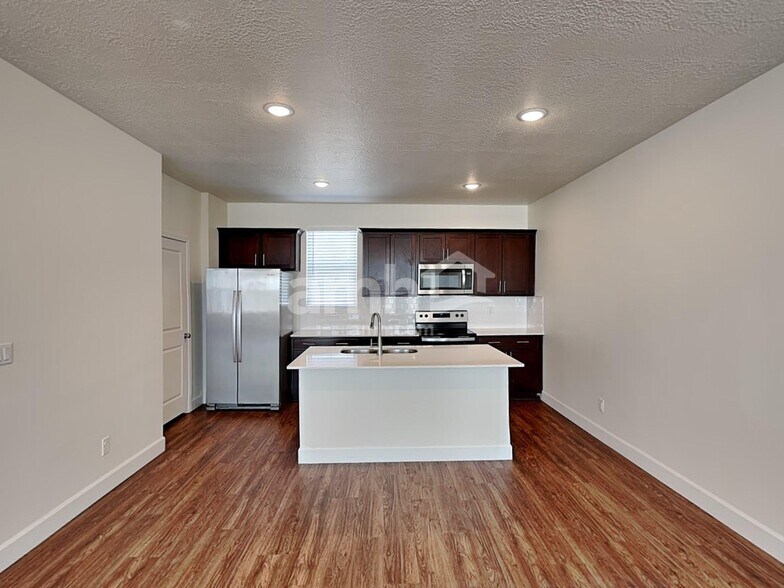 Building Photo - 6046 S Jordan Pkwy W