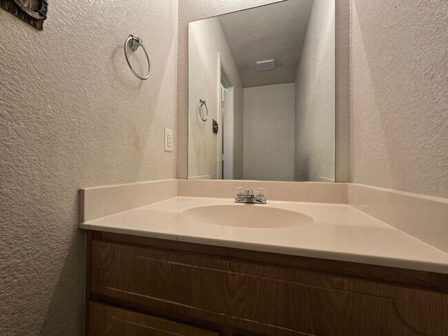 Building Photo - 2805 Kerrville Ct