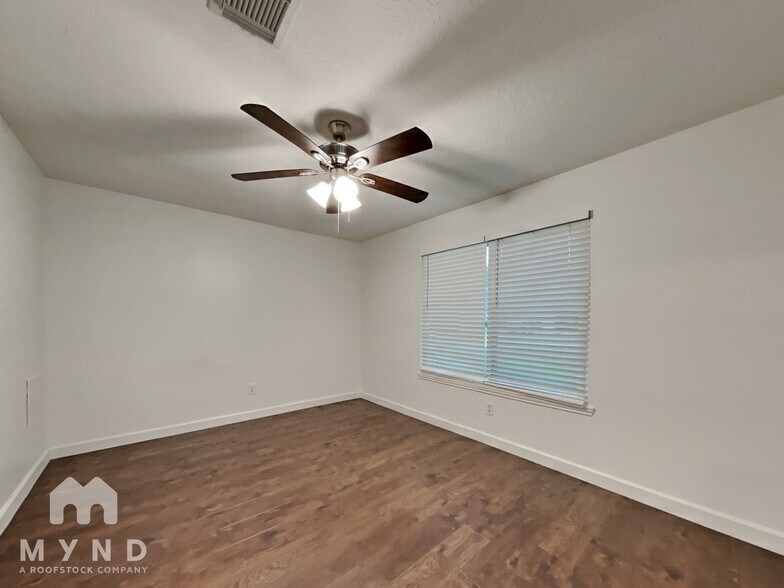 Building Photo - 2705 Laurel Creek Way