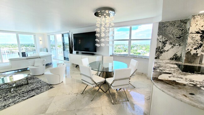 Building Photo - 511 Bayshore Dr