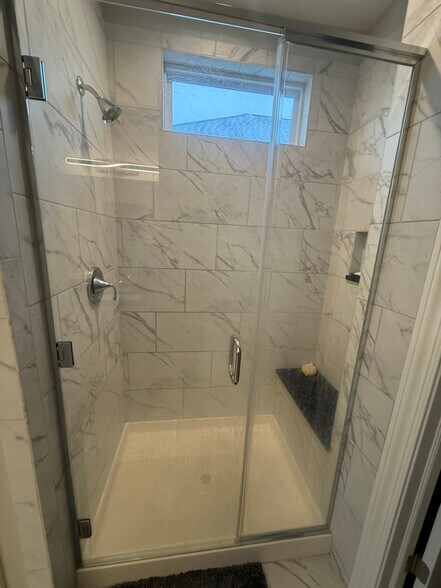 Building Photo - 391 Village Ln