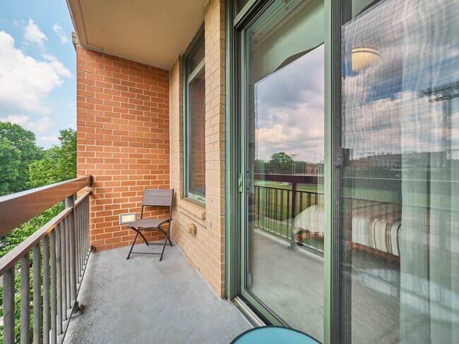 Balcony terrace off master bedroom - 3625 10th St N