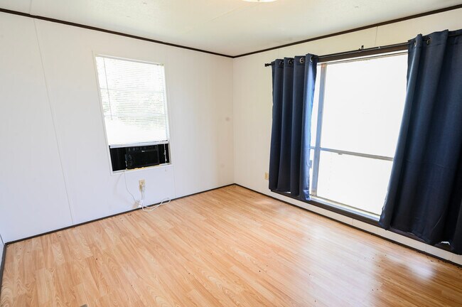 Building Photo - 167 Deer Run