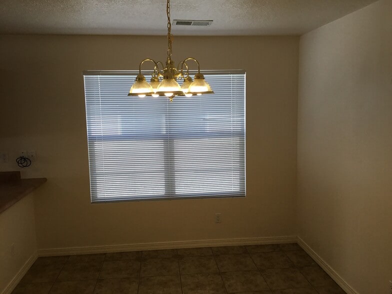 Building Photo - 1740 Sierra Norte Loop NE