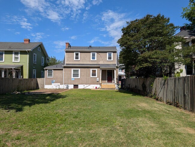 Building Photo - 2905 Griffin Ave