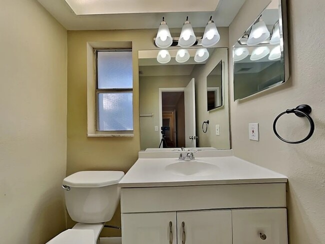 Building Photo - 109 Valley Cir