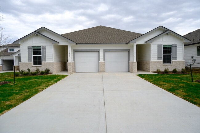 Building Photo - 1123 Stone Vly Rd