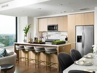 Building Photo - Luxury High-Rise Living | 4 Weeks Free!