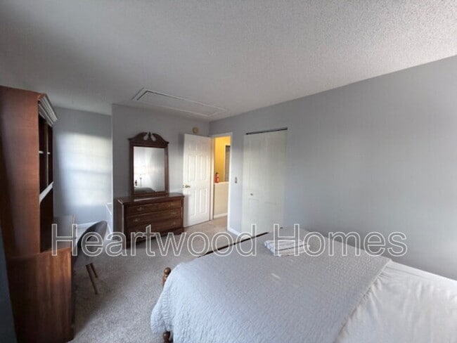 Building Photo - 264 Orchard Hill Dr
