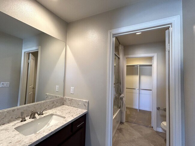 Building Photo - AVAILABLE NOW!! GORGEOUS 2 Bed 2.5 Bath Condo in La Quinta!