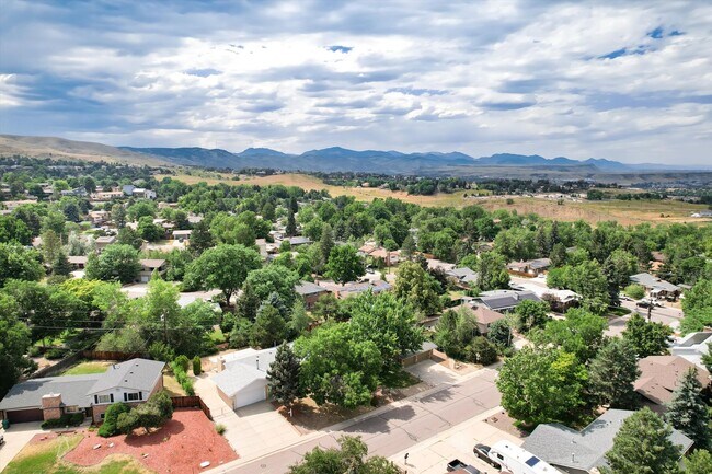 Building Photo - Vintage 5 bed Home in Green Mountain Estat...