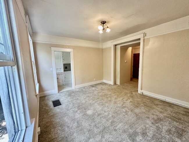 Building Photo - 816 S 8th St