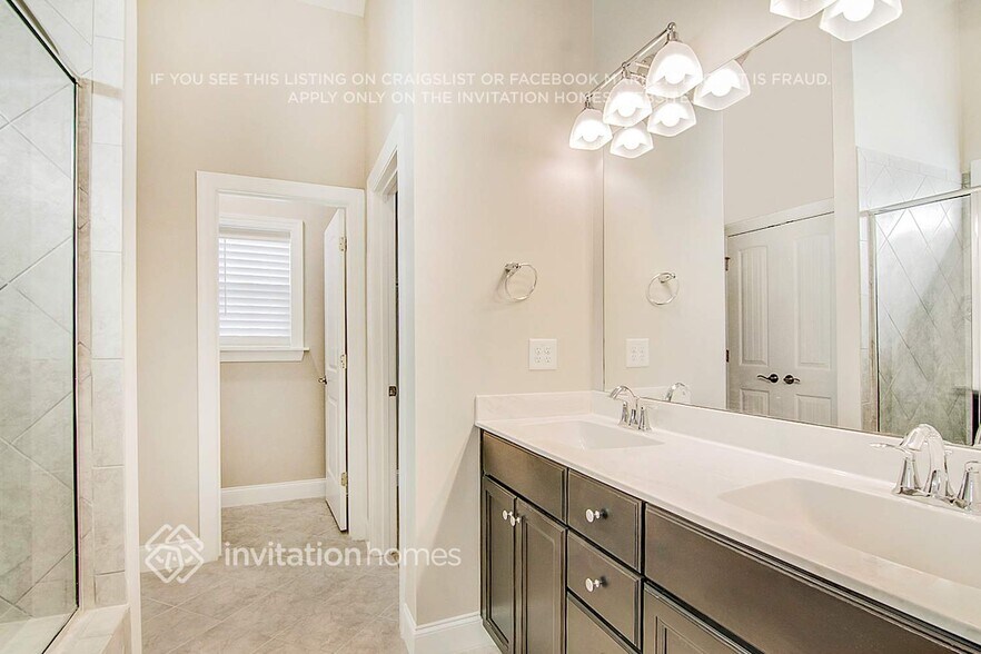 Building Photo - 136 Bowhill Dr