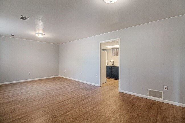 Building Photo - Spacious 2-Bedroom Garden-Level Apartment with Garage & In-Unit Laundry