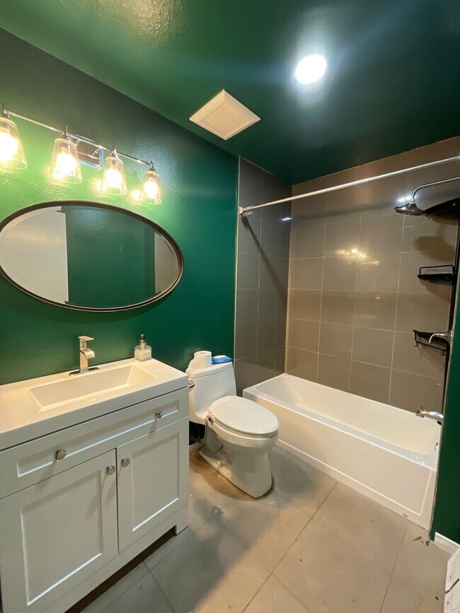 Building Photo - Garden Park Townhomes: 3 Bedroom 3 Bath At...