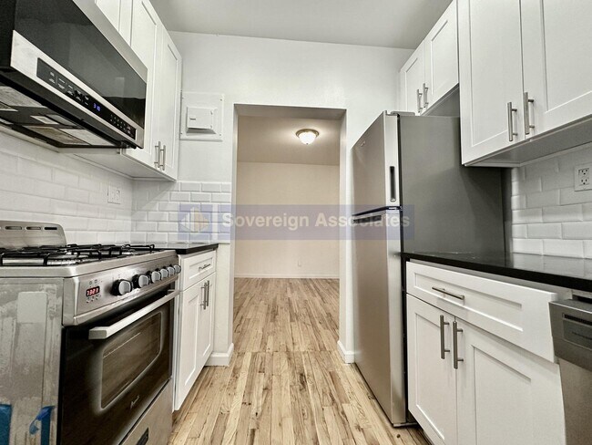 Building Photo - 401 E 68th St