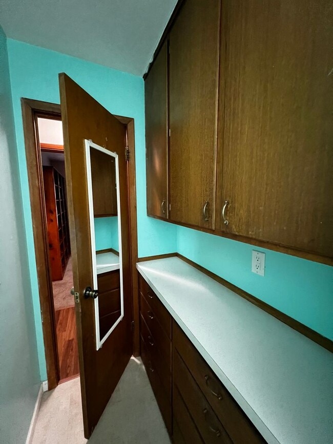 Building Photo - 3 Bedroom 2 Bath House For Rent