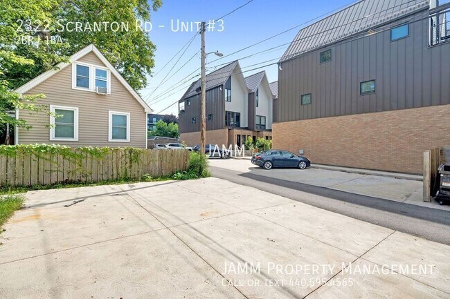 Building Photo - 2322 Scranton Rd