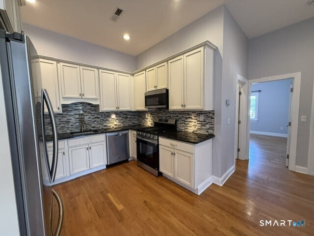 Building Photo - 2067 Barnum Ave