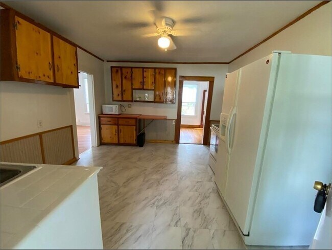 Primary Photo - 13 Lewis St