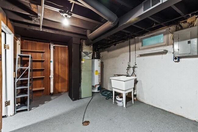 Building Photo - 2629 Glenoak Dr