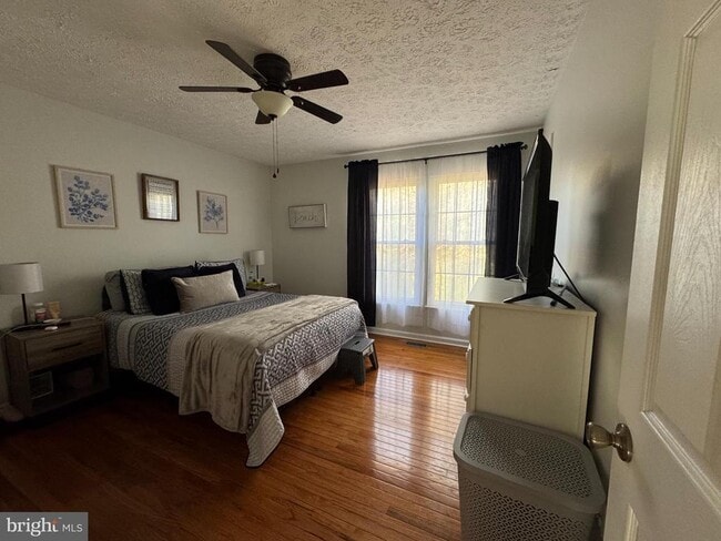 Building Photo - 3132 Laurel View Dr