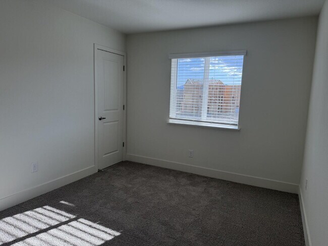 Building Photo - Brand New DR Horton Home Close to UNR!