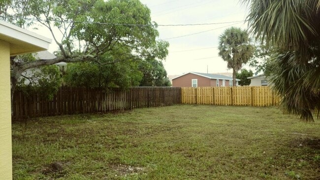 Building Photo - 1018 14th St