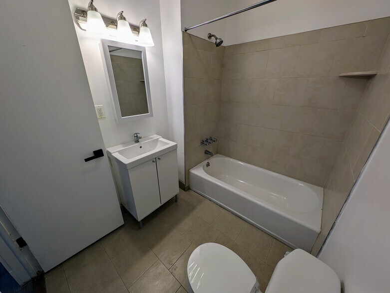 Building Photo - 1117 W Main St