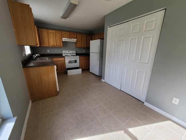 Building Photo - 8862 Juniper Rd