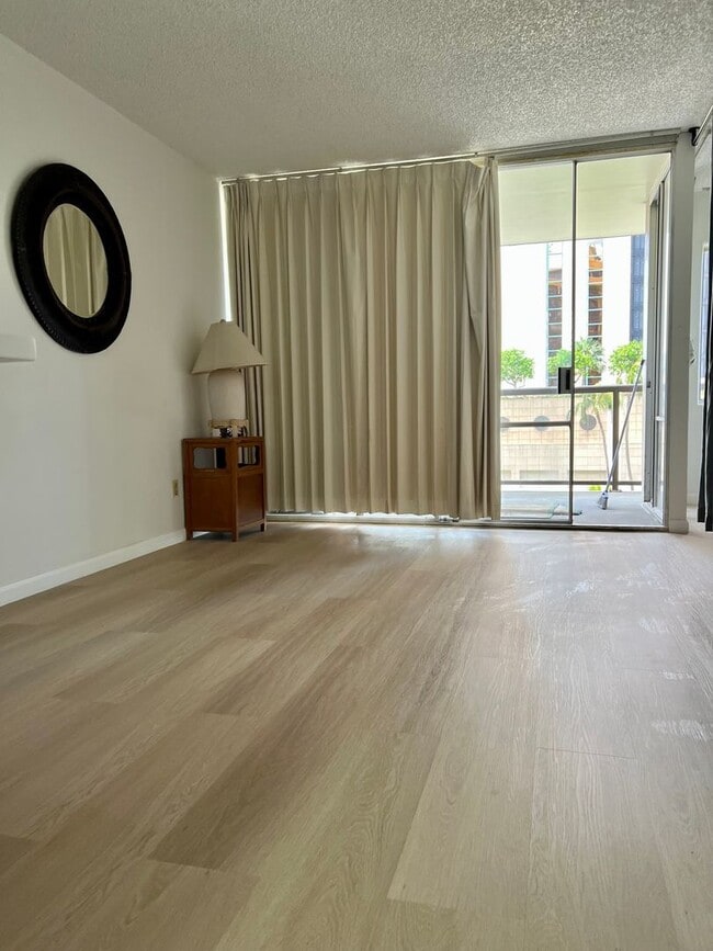 Building Photo - Ala Wai Terrace