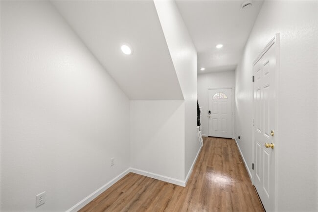 Building Photo - 6719 Roanoke St