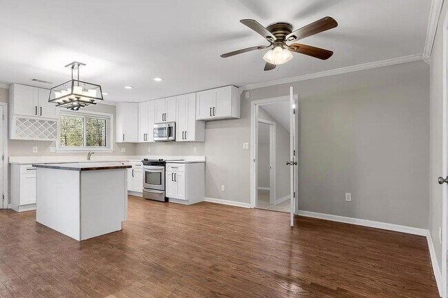 Building Photo - 627 Miles Rd