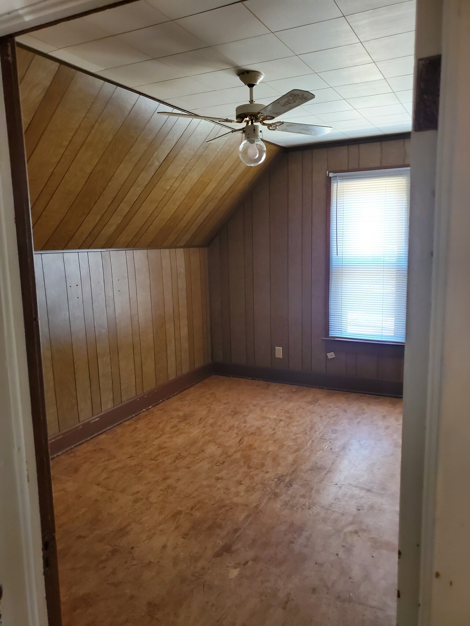 Bed 1 - 707 6th Ave