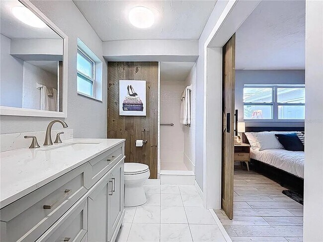 Building Photo - Modern luxury meets Florida charm in this ...