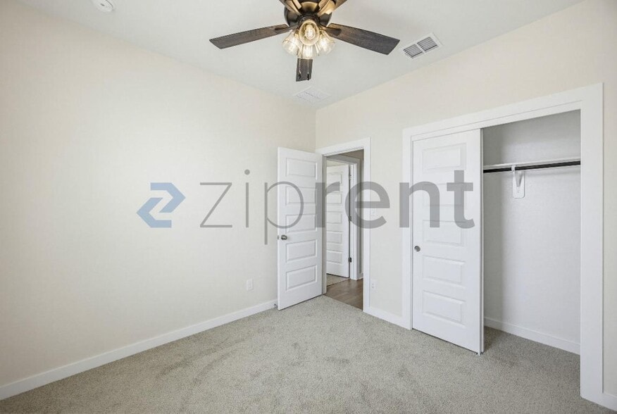 Building Photo - Unit