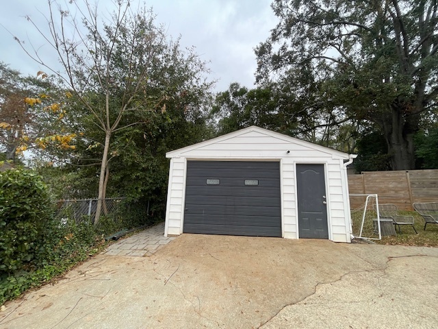 Building Photo - Beautiful Greenville Home