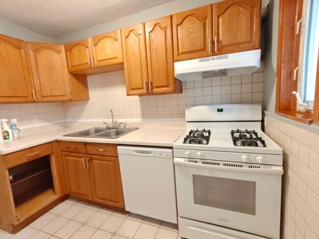 Building Photo - 2437 W Balmoral Ave