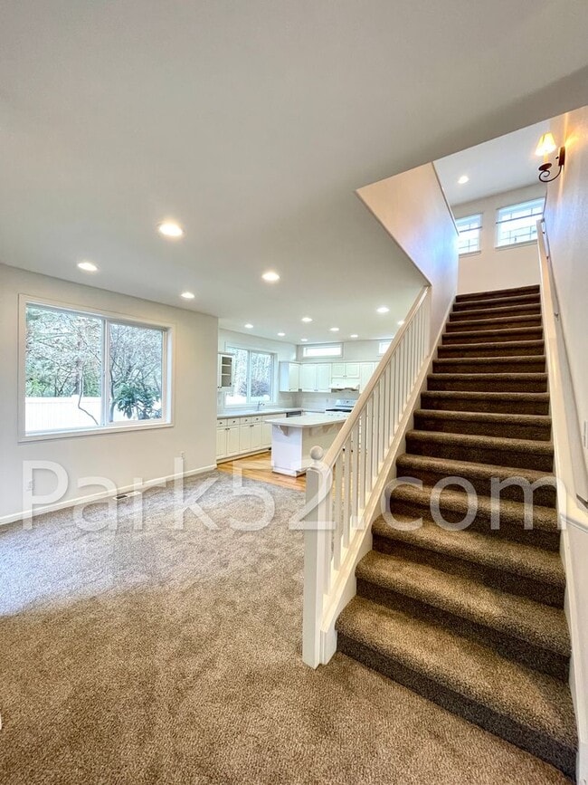 Building Photo - University Place Single Family in Gated Community