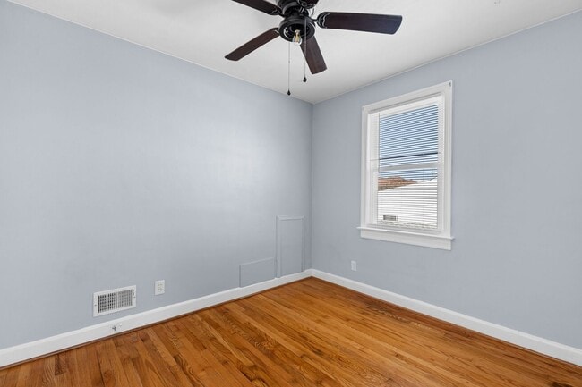 Building Photo - 1200 Little Bay Ave