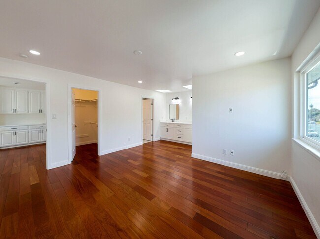 Building Photo - 3104 San Andreas Dr