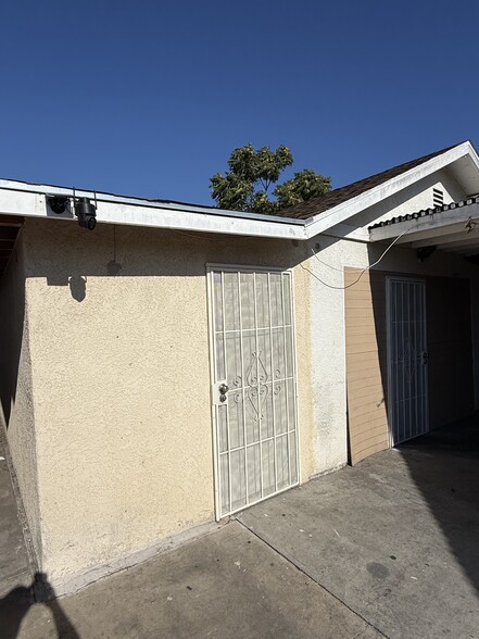 Building Photo - 9622 Evers Ave
