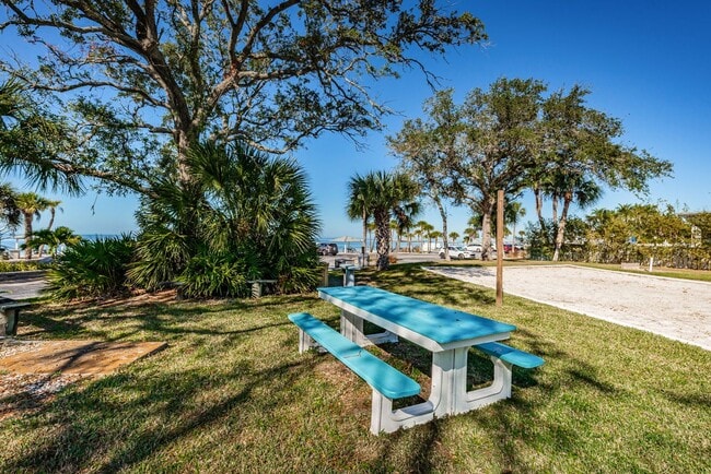 Building Photo - Beautiful Gulf Harbor Villa