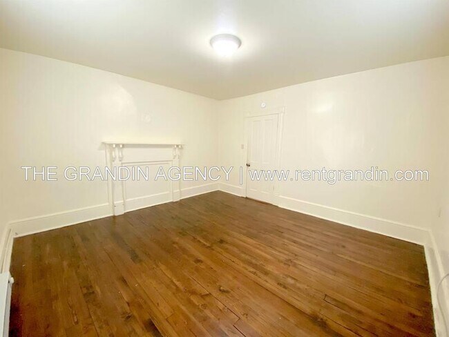 Building Photo - 909 13th St SE