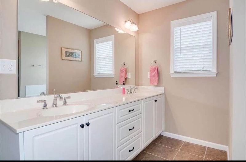 Building Photo - 225 Full Cir Dr