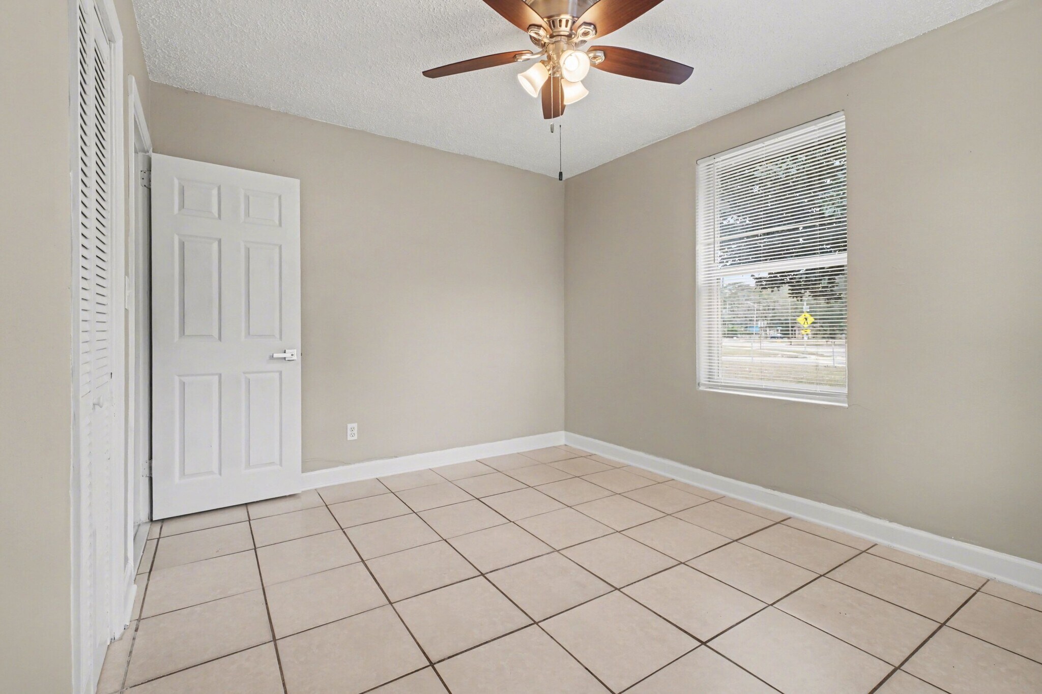 Building Photo - 3445 Soutel Dr