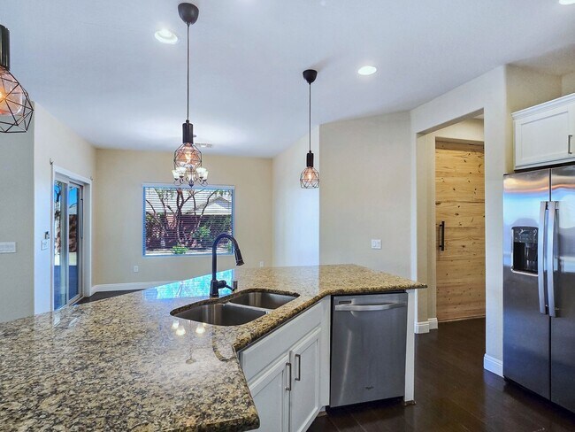 Building Photo - SUMMERLIN SOUTH